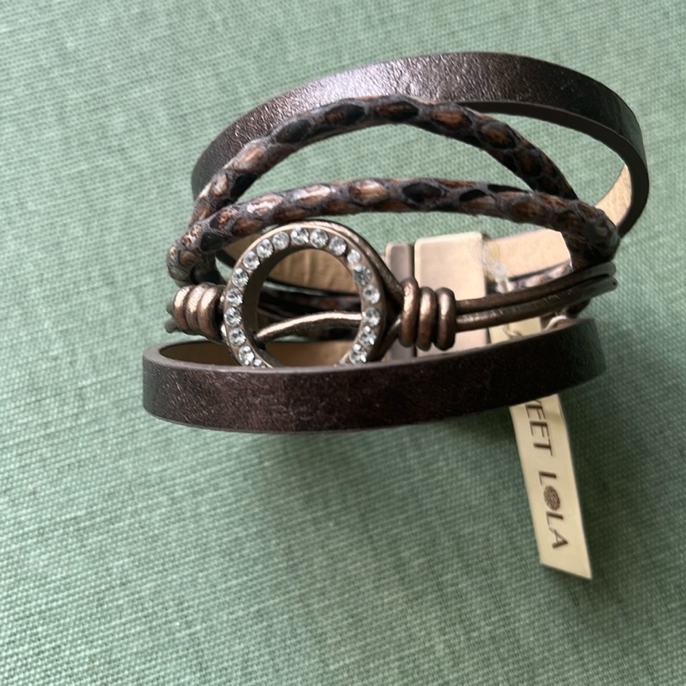 Sweet Lola leather bracelet with magnetic clasp